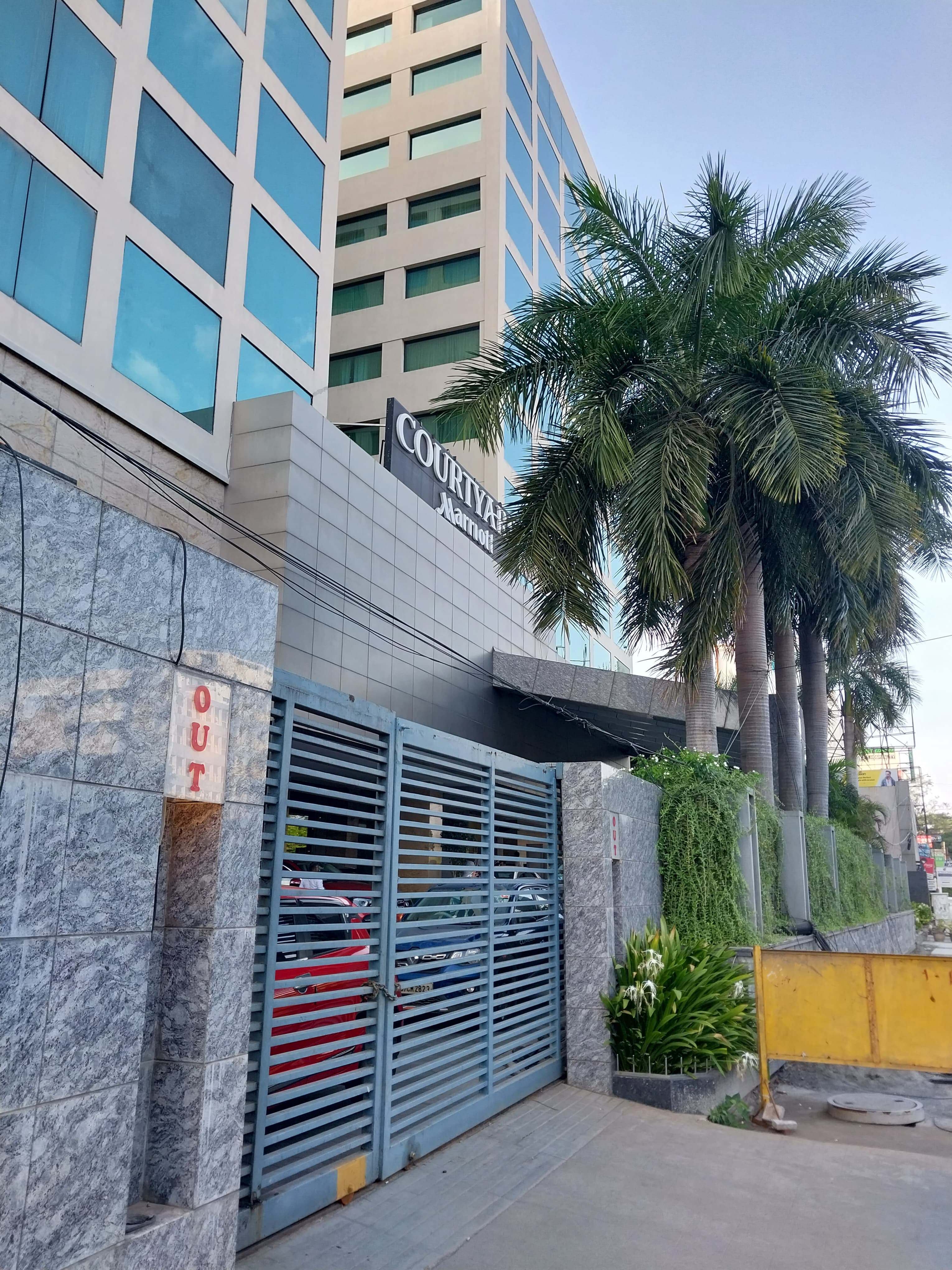Courtyard Marriot - Green Wall